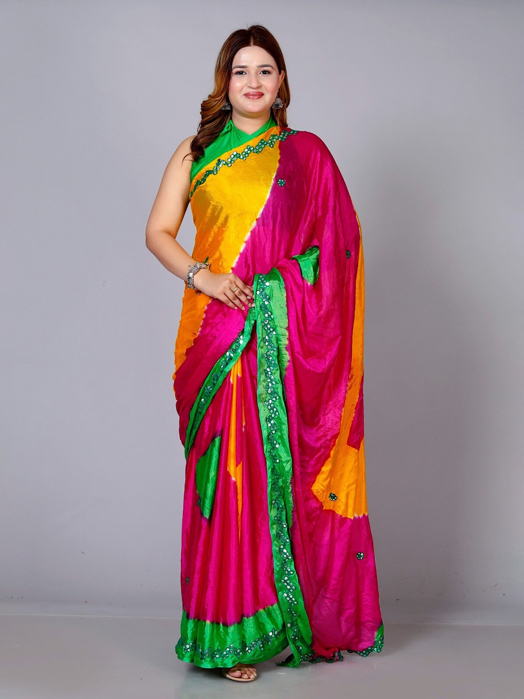 VL SAREES Colourblocked Mirror Work Silk Blend Block Print Saree, Green