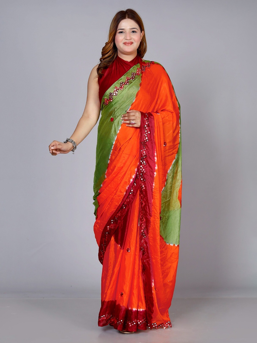 

VL SAREES Colourblocked Mirror Work Silk Blend Block Print Saree, Red