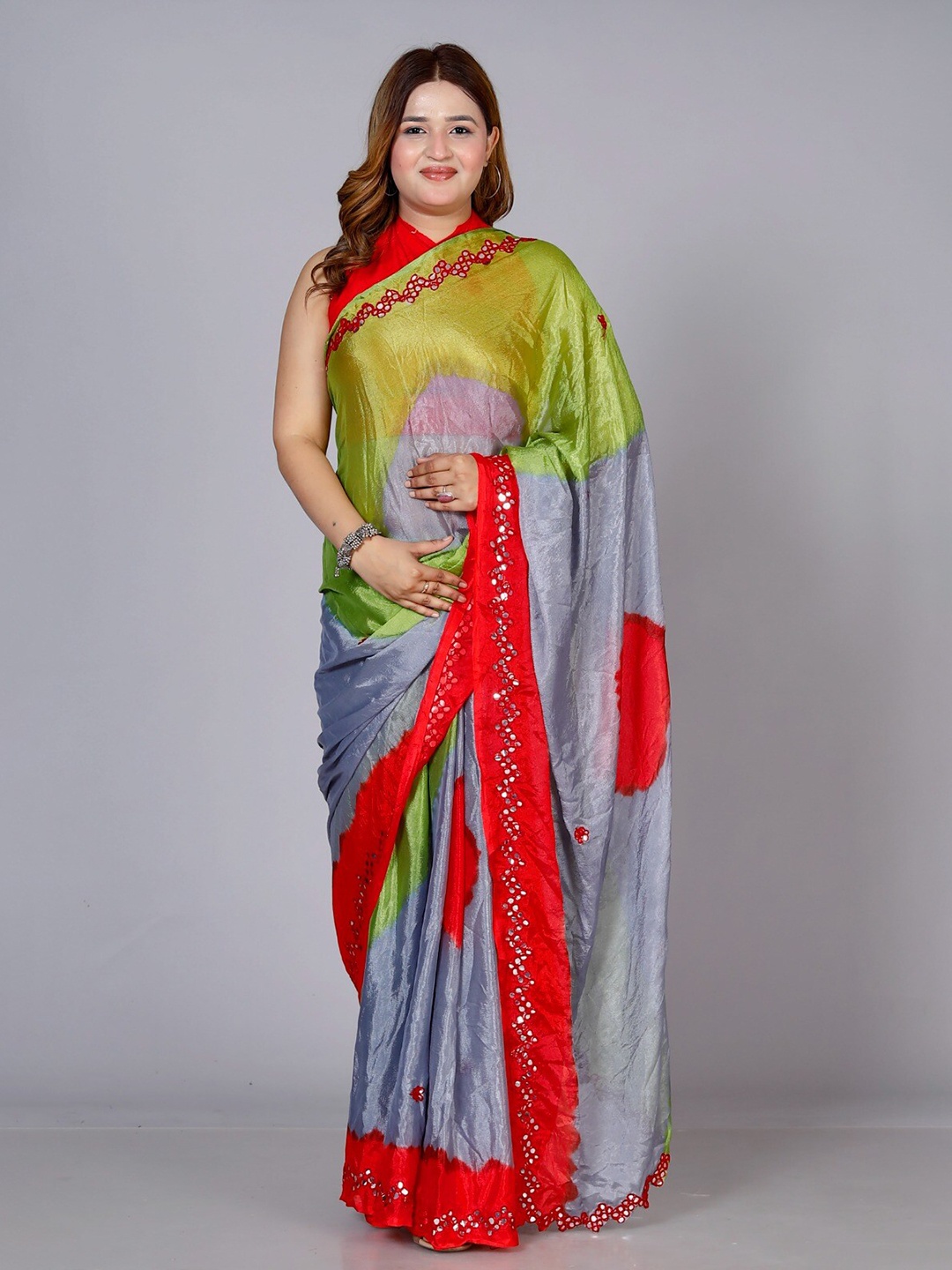 

VL SAREES Leheriya Mirror Work Block Print Saree, Grey