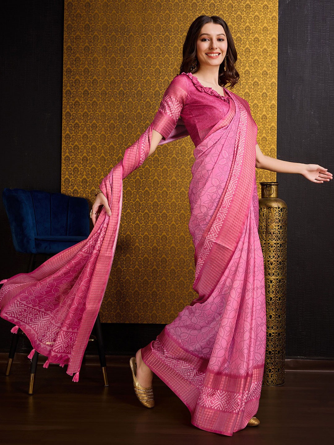 

Ishin Pink Ethnic Motifs Printed Zari Saree