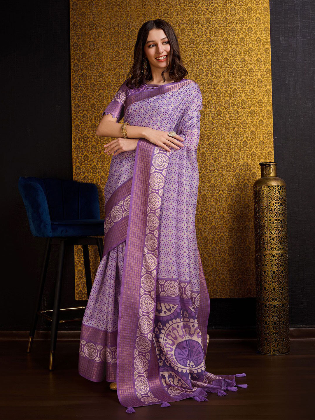 

Ishin Ethnic Motifs Zari Printed Saree, Purple