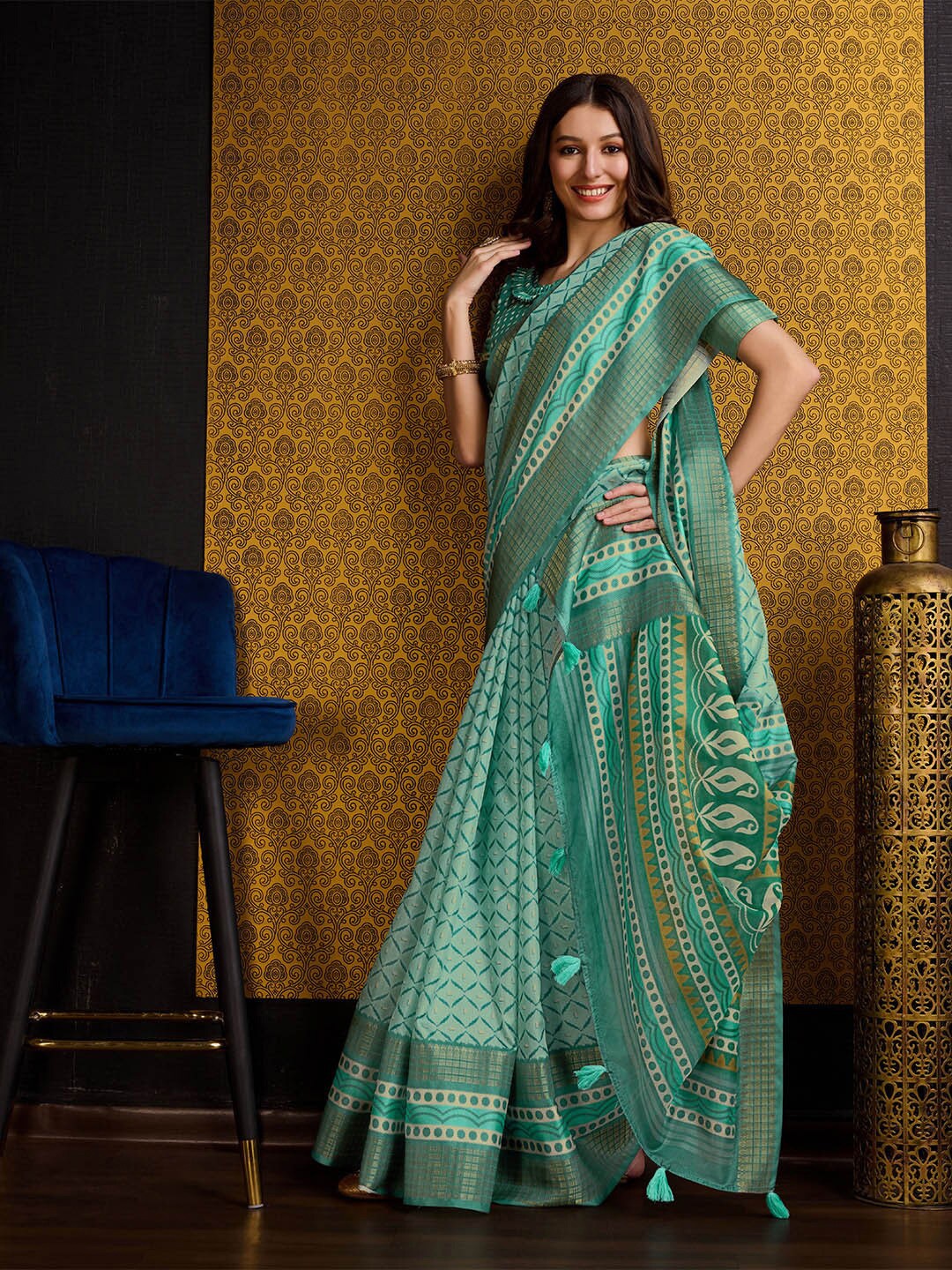 

Ishin Ethnic Motifs Saree, Teal