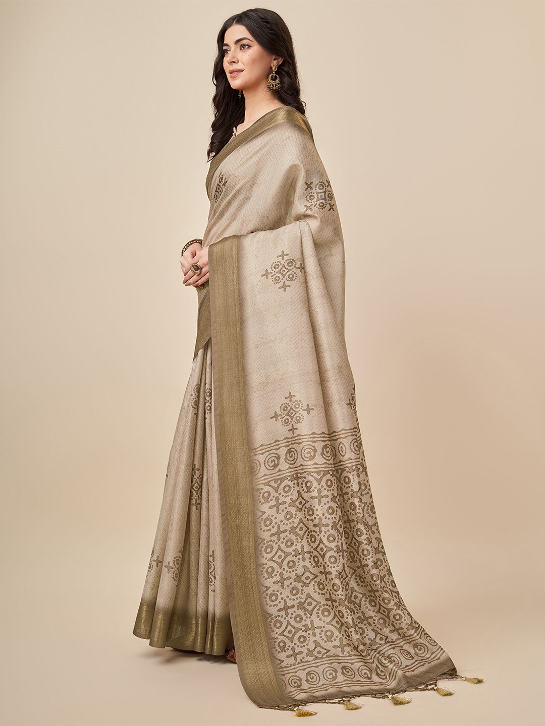 

Ishin Ethnic Motifs Printed Zari Saree, Khaki