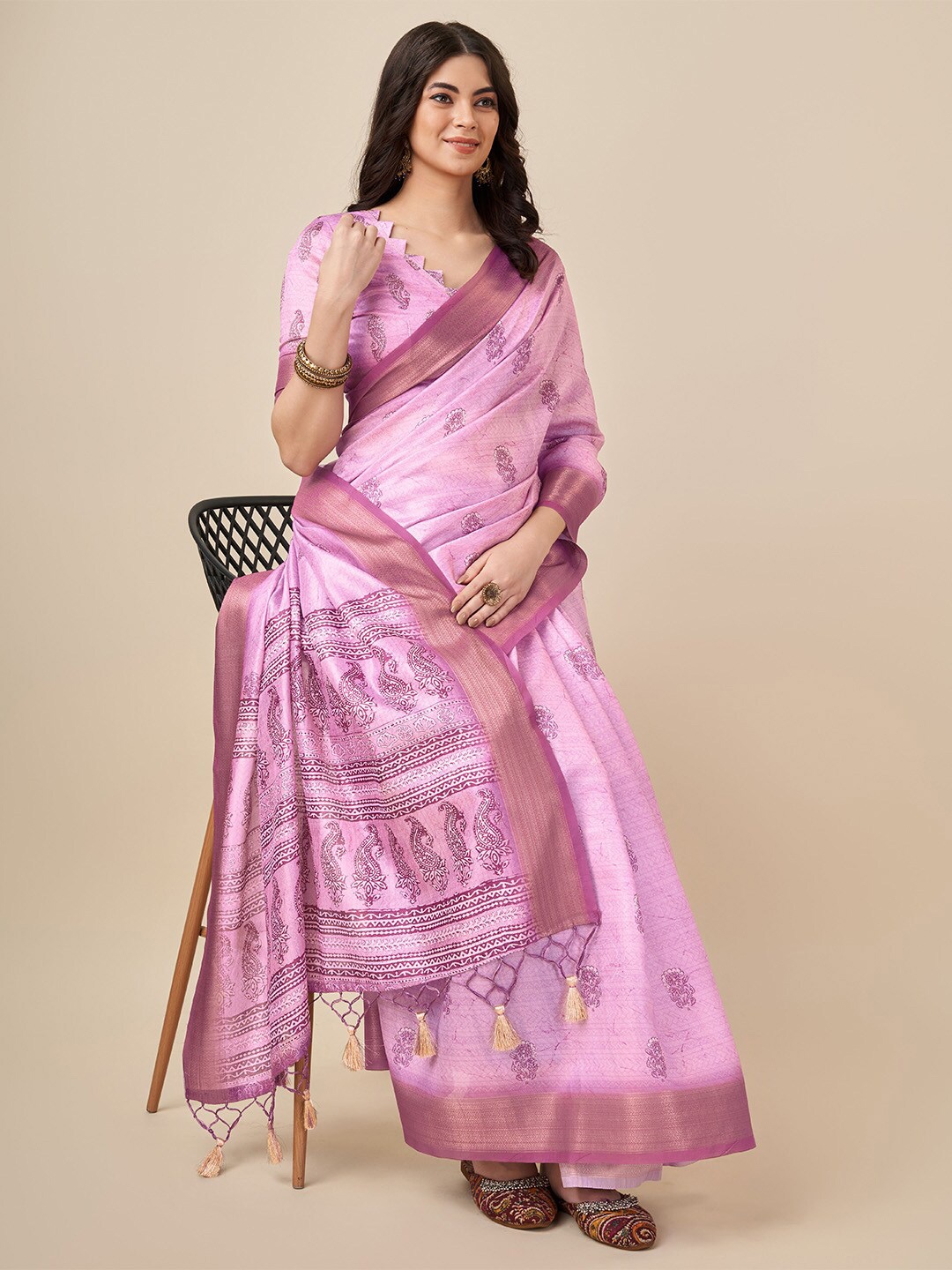 

Ishin Floral Printed Woven Design Zari Saree, Pink