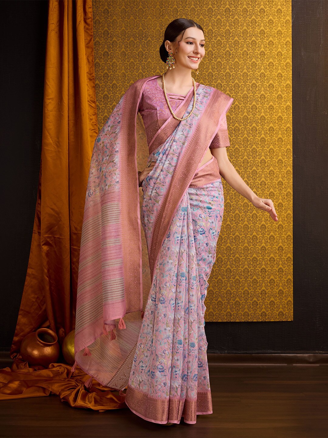 

Ishin Floral Printed Woven Design Zari Saree, Pink