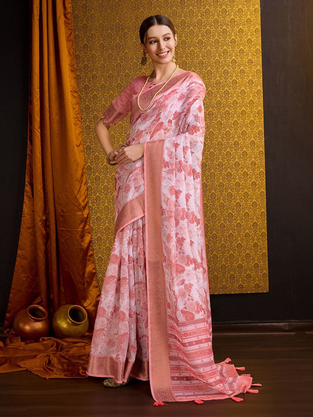 

Ishin Floral Printed Woven Design Zari Saree, Peach