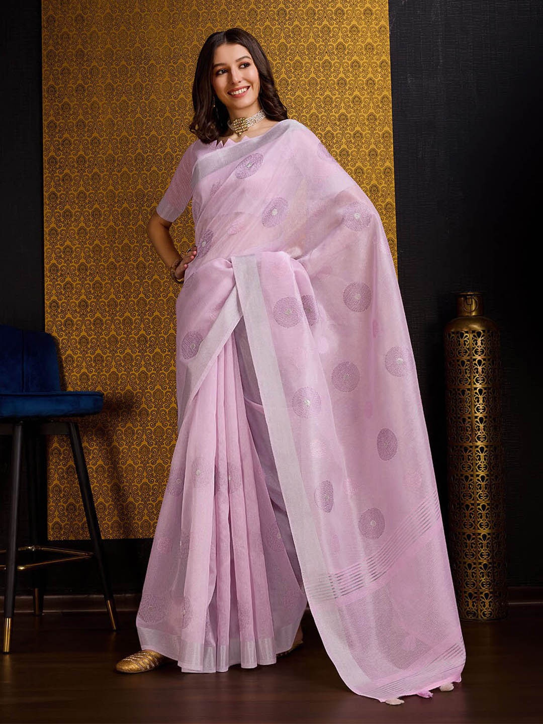 

Ishin Lavender Geometric Embroidered Zari Saree