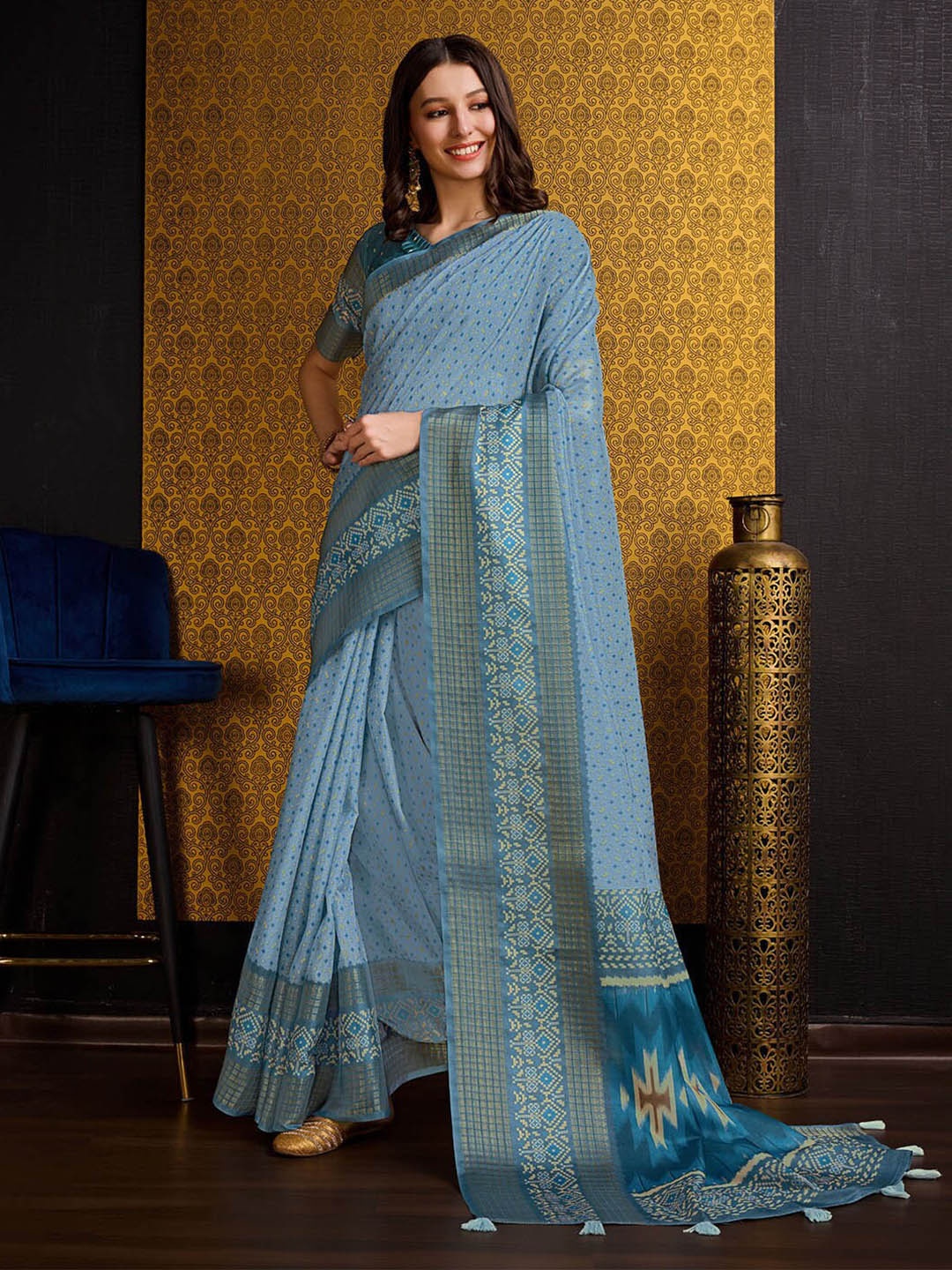 

Ishin Blue Ethnic Motifs Printed Zari Saree