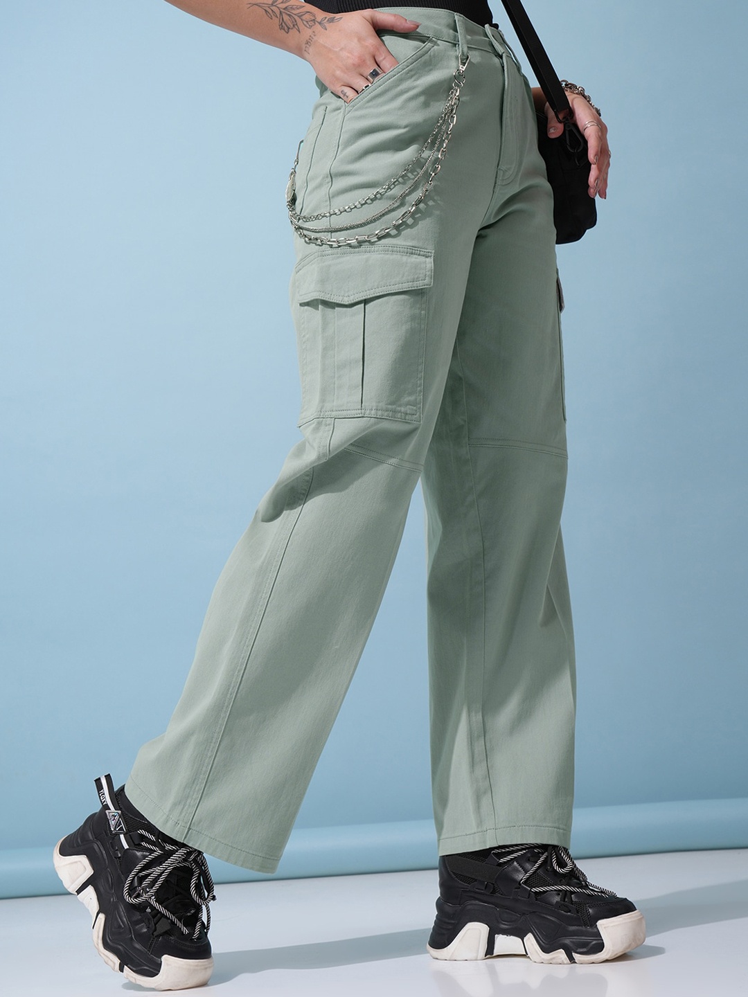 

Tokyo Talkies Women Green Mid-Rise Cotton Cargos Trousers