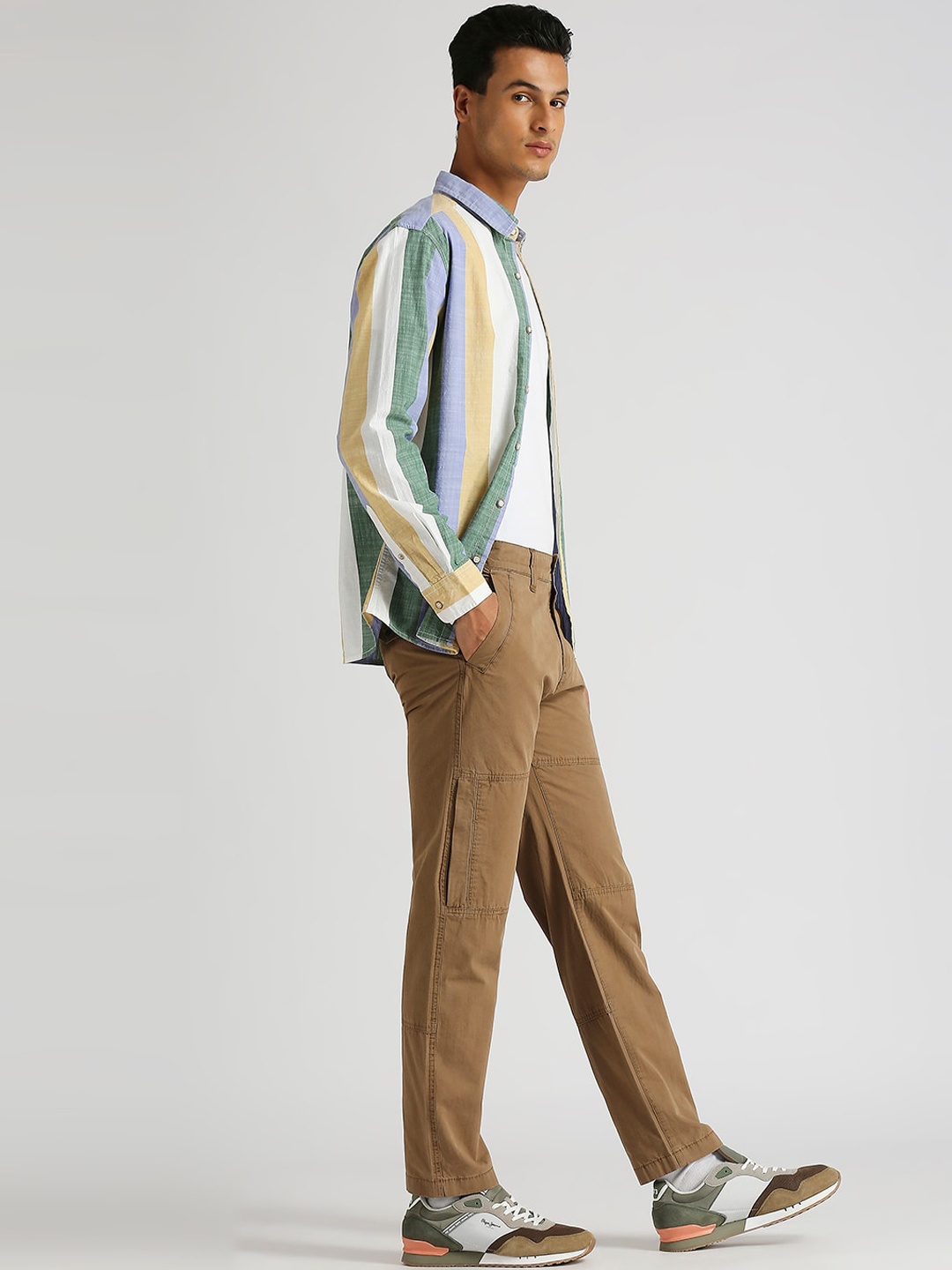 

Pepe Jeans Thunderbolt Men Straight Fit Mid Rise Pure Cotton Chinos Trousers, Brown