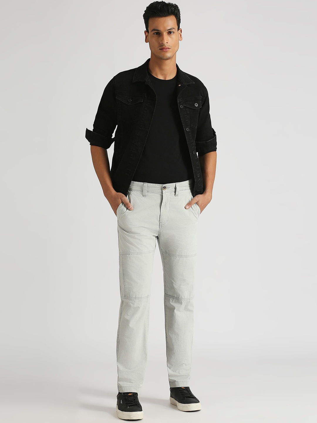 

Pepe Jeans Thunderbolt Men Straight Fit Mid Rise Pure Cotton Trousers, Grey