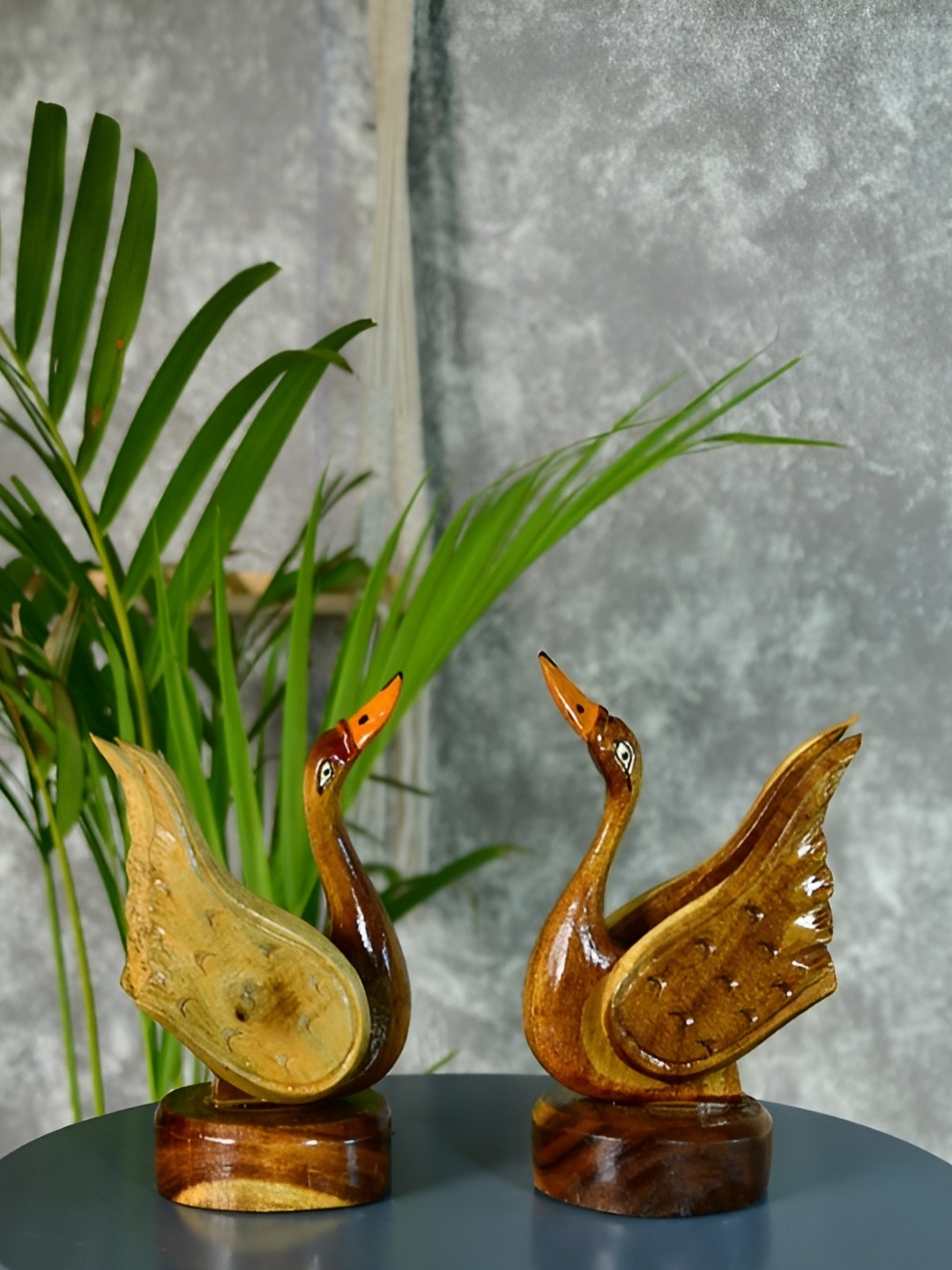 

SOWPEACE Brown 2 Pieces Swan Textured Figurine Wooden Showpiece