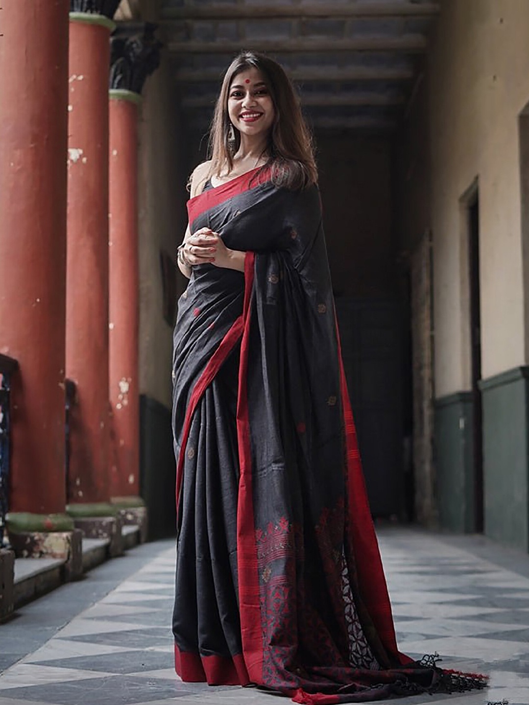 

KALINI Geometric Woven Design Saree, Black
