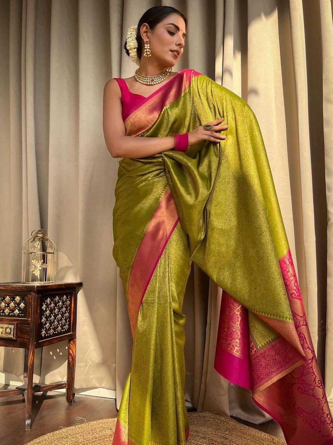 

KALINI Ethnic Motifs Woven Design Zari Saree, Green