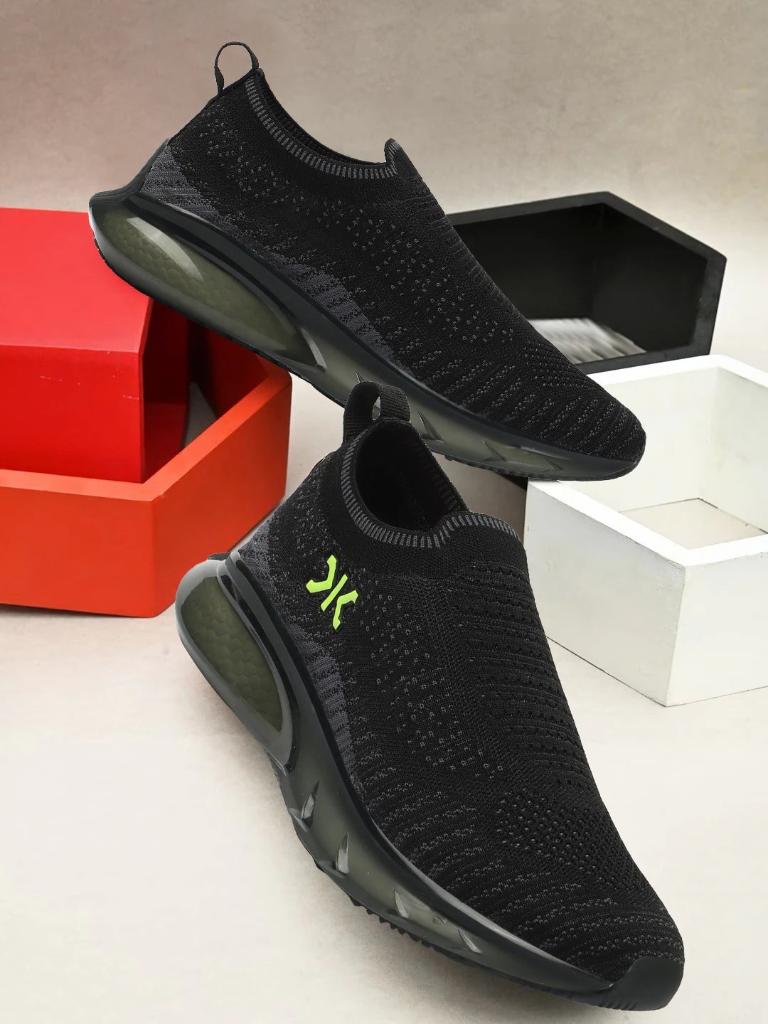 

Killer Men Textured Lightweight Slip On Sneakers, Black