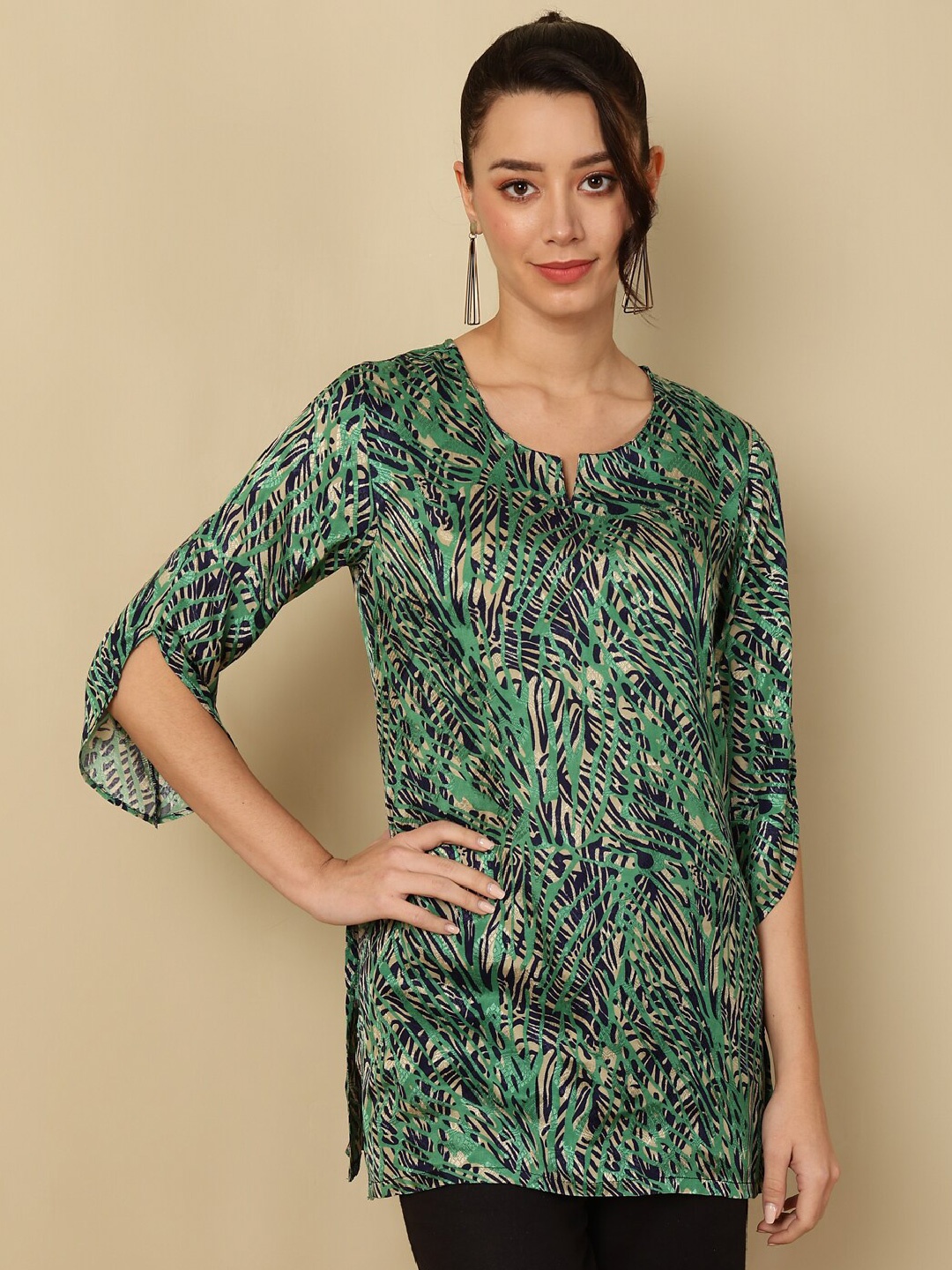 

AKIMIA Botanical Printed Dobby Straight Kurti, Green