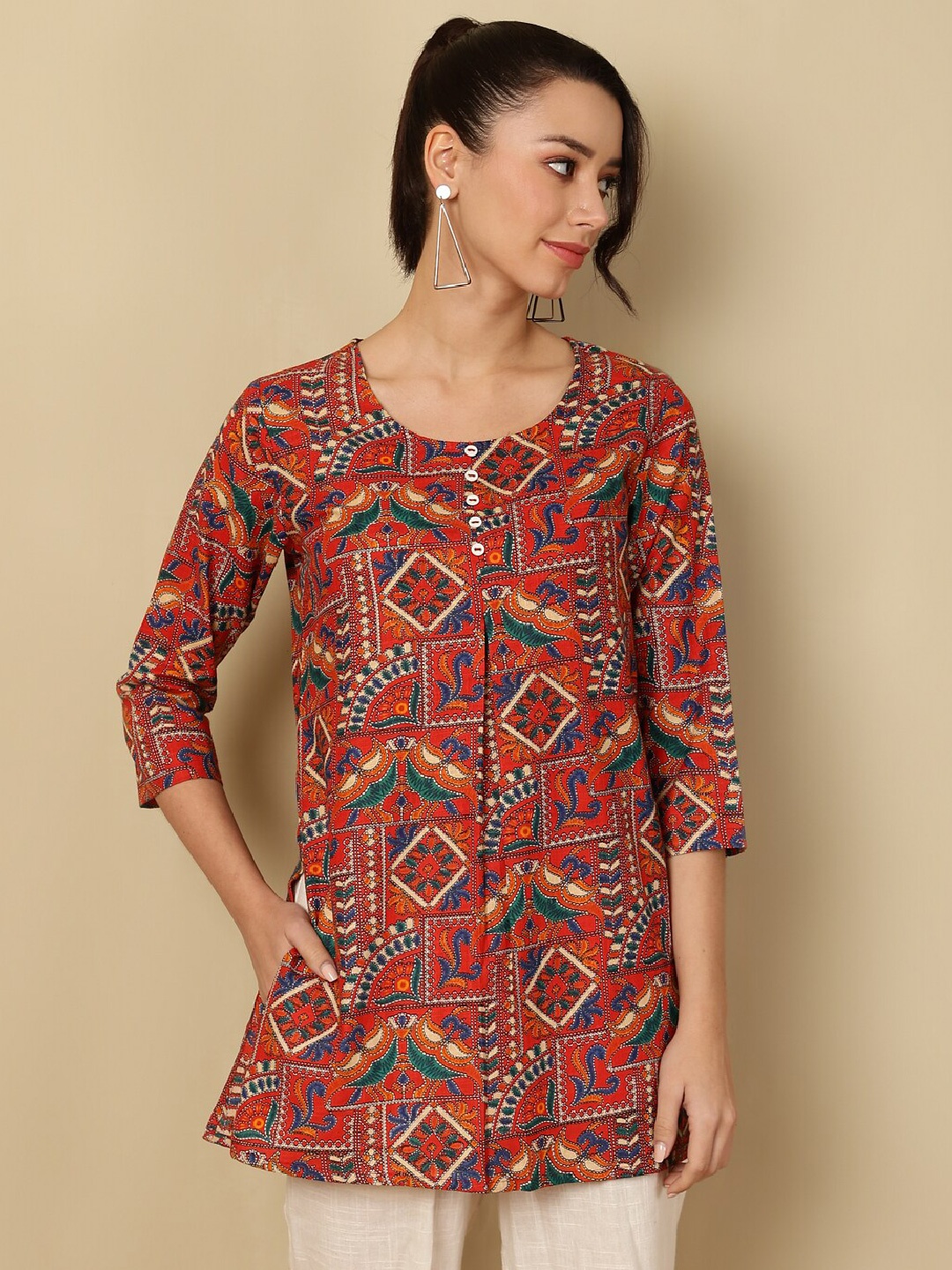 

AKIMIA Kalamkari Printed Straight Kurti, Red