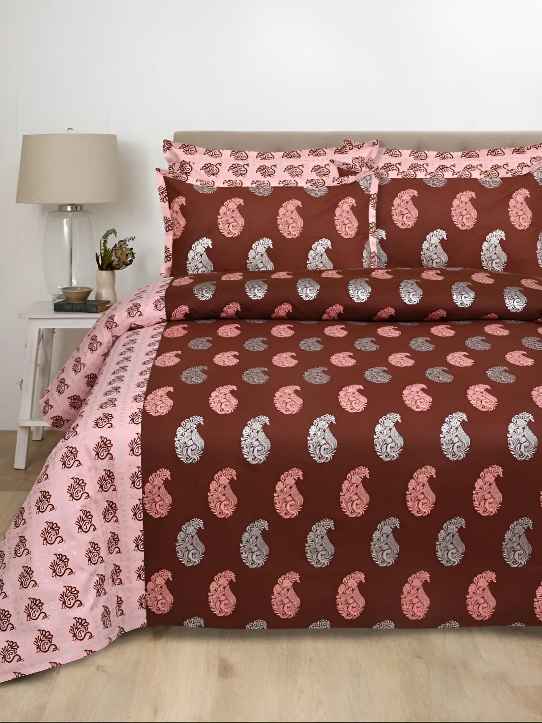

LIVING ROOTS Maroon & Silver-Toned Floral 300 TC King Bedsheet with 2 Pillow Covers