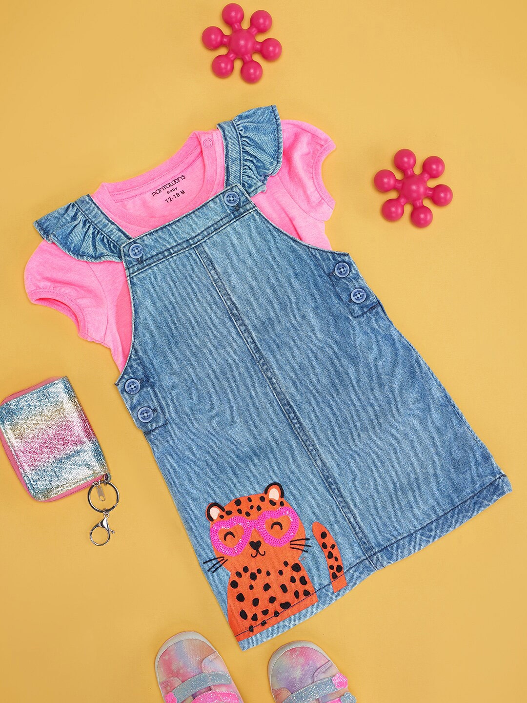 

Pantaloons Baby Infant Girls Cotton Dungaree With T-Shirt, Blue