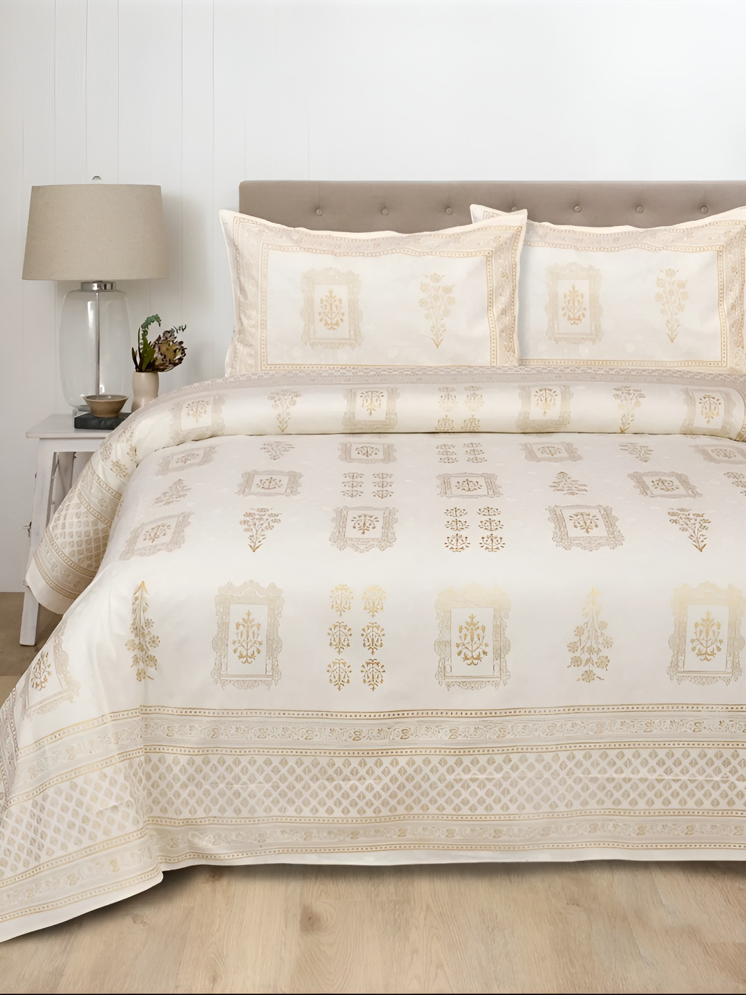 

LIVING ROOTS Gold-Toned Geometric 300 TC King Bedsheet with 2 Pillow Covers