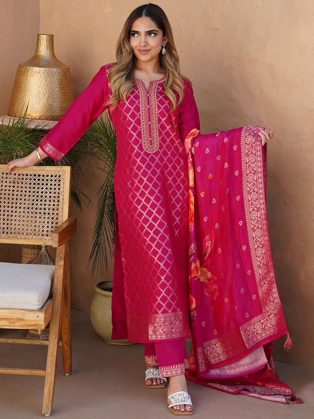 

Libas Floral Woven Design Regular Kurta With Trousers & Dupatta, Pink