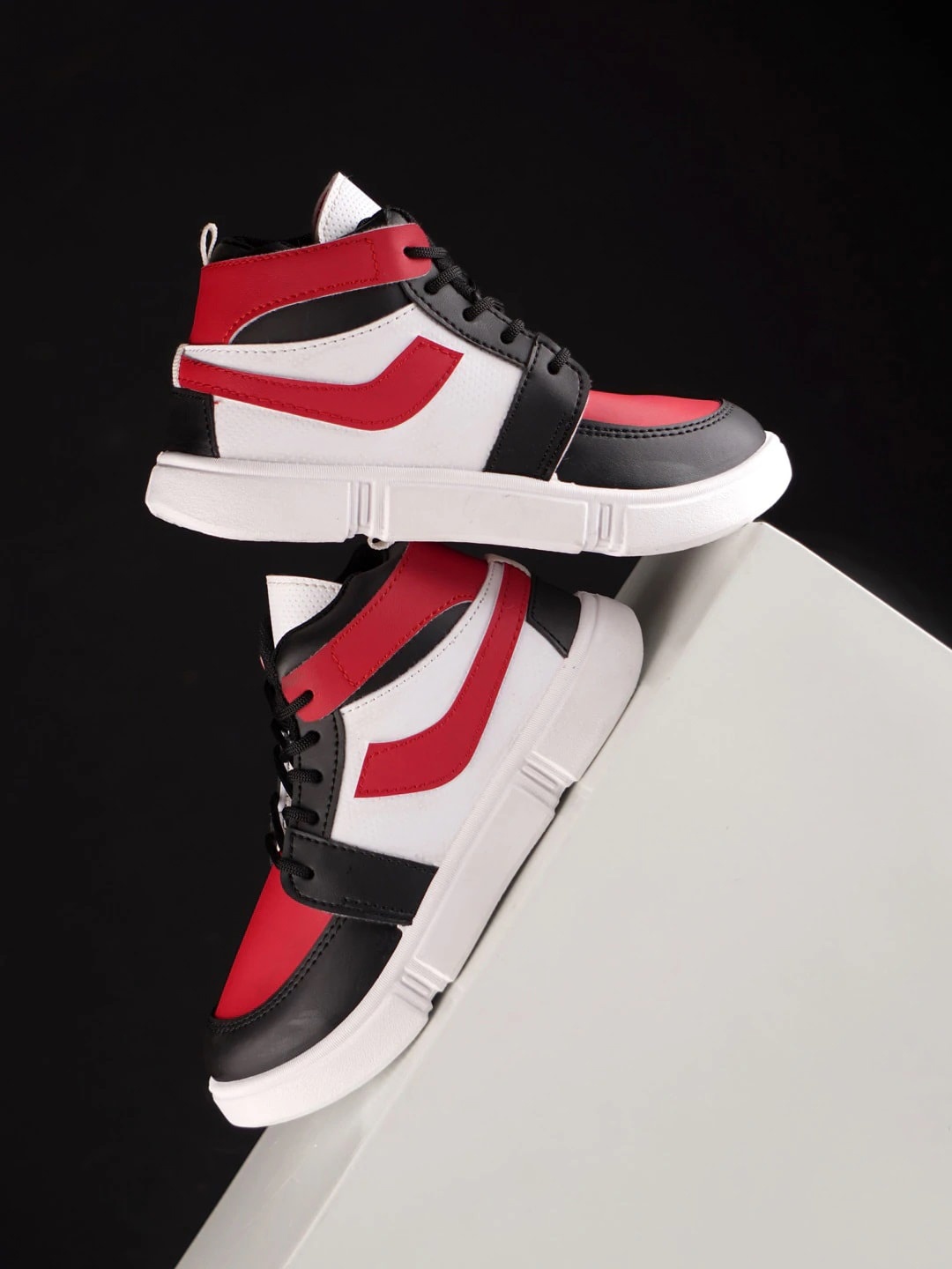 

YK Boys Colourblocked Sneakers, Black