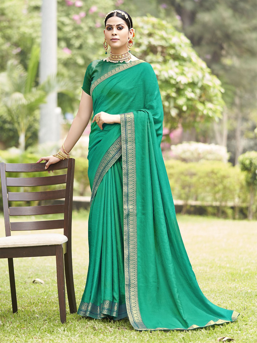 

VIRICA Woven Design Border Zari Saree, Green