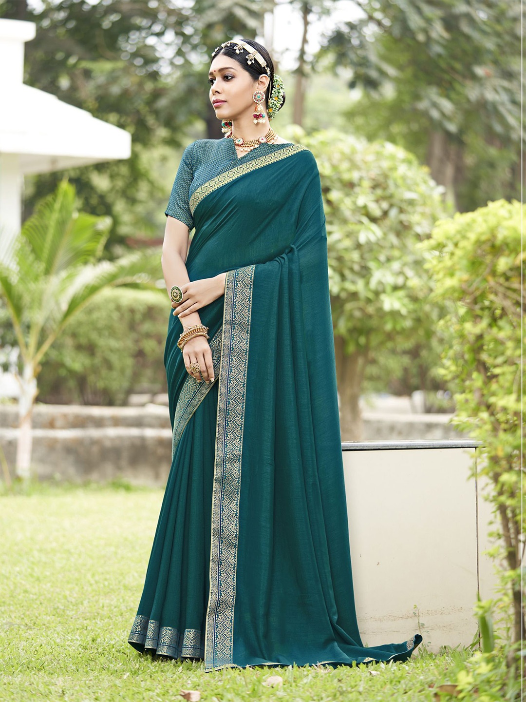 

VIRICA Woven Design Zari Saree, Blue