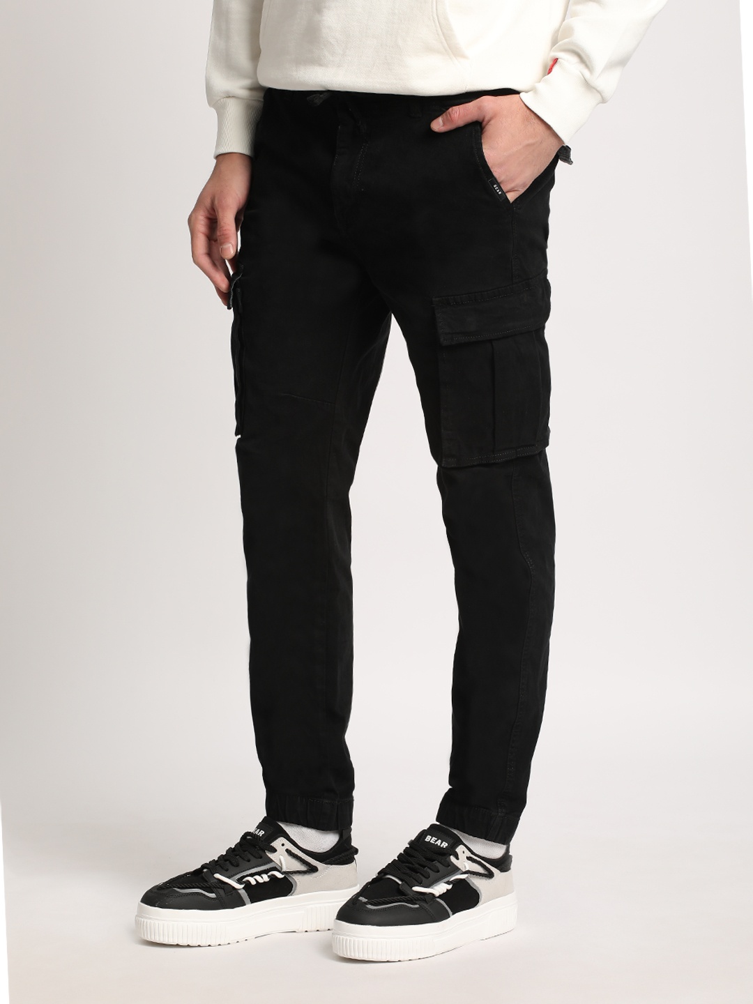 

THE BEAR HOUSE Men Mid-Rise Regular Fit Cargos Trousers, Black