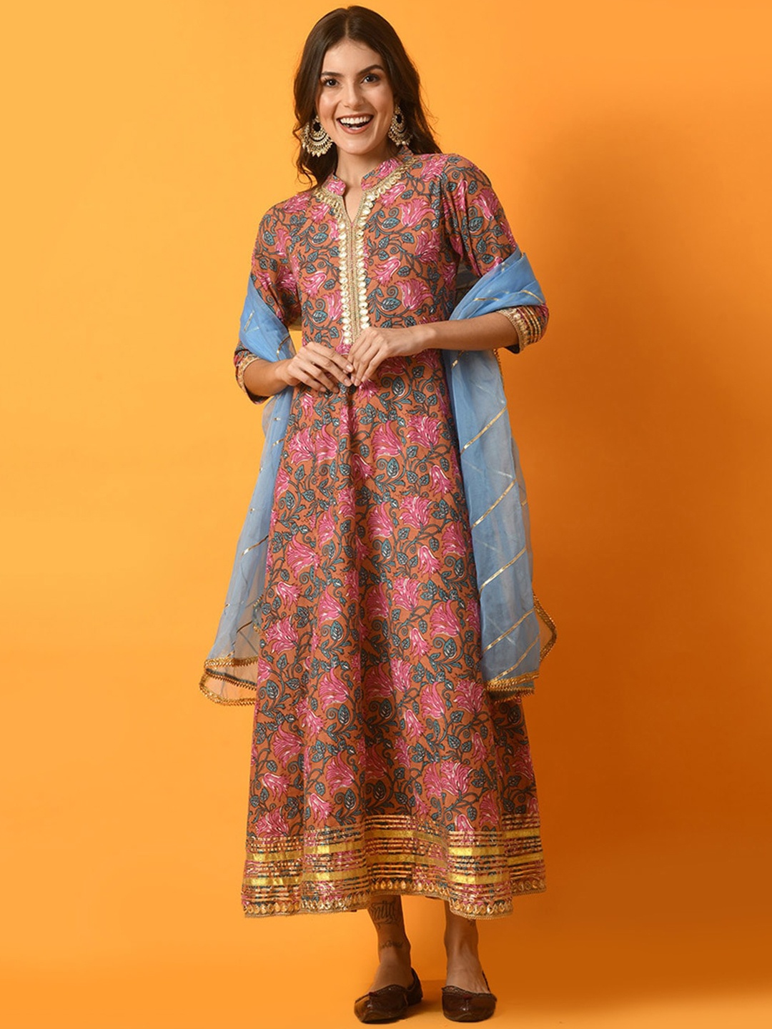 

Sangria Floral Printed Gotta Patti Anarkali Cotton Kurta With Dupatta, Pink