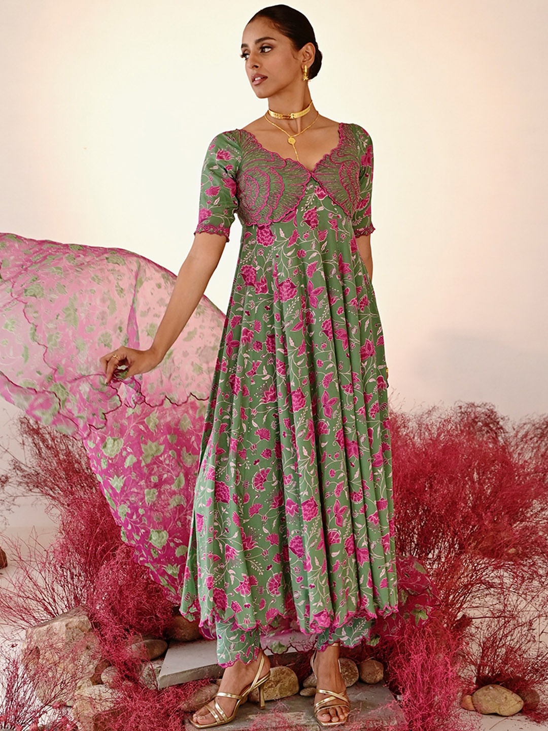 

Baise Gaba Floral Printed Empire Organza Anarkali Kurta & Pyjamas With Dupatta, Green