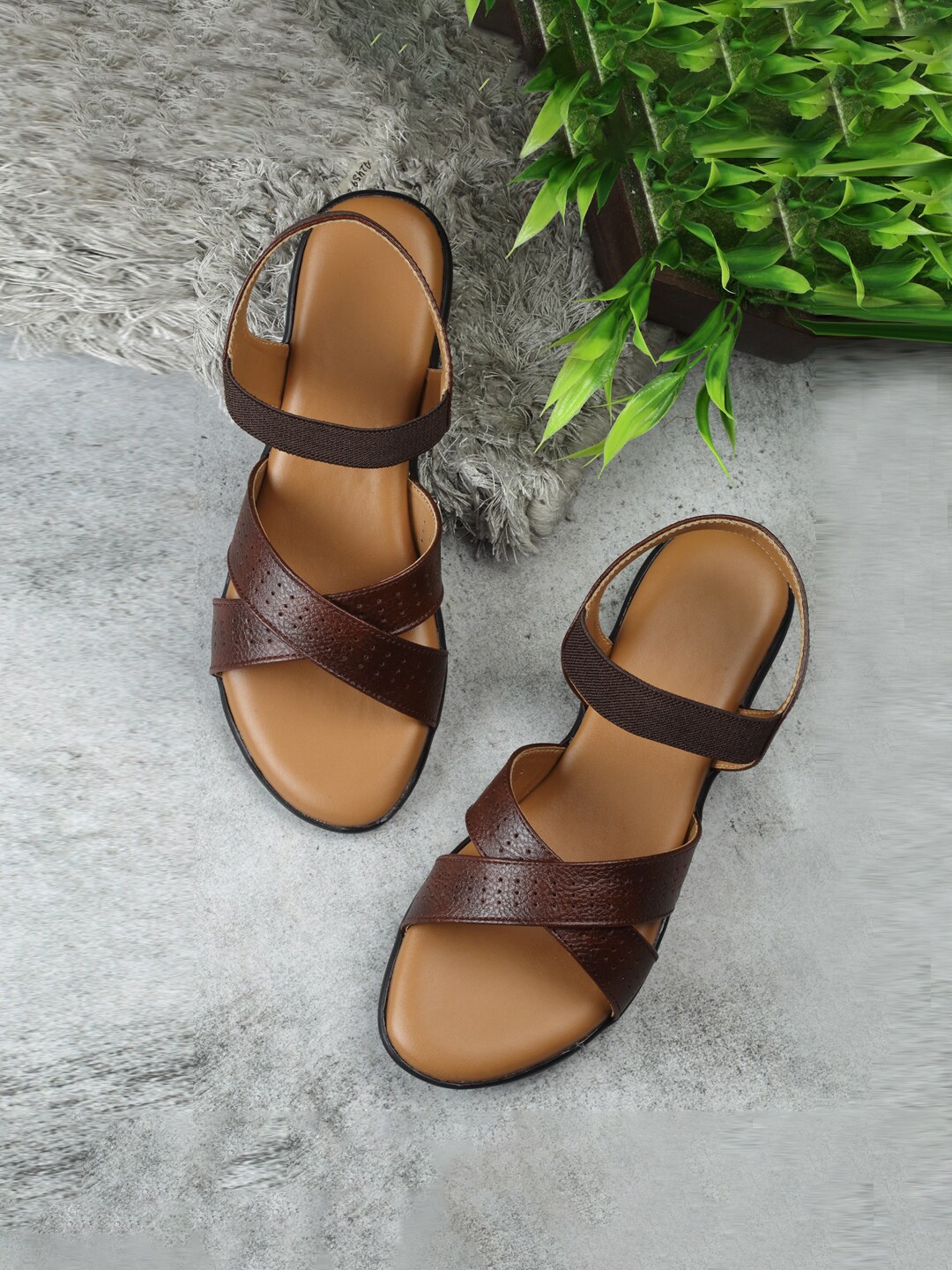 

DEAS Textured Lightweight Open Toe Flats, Brown