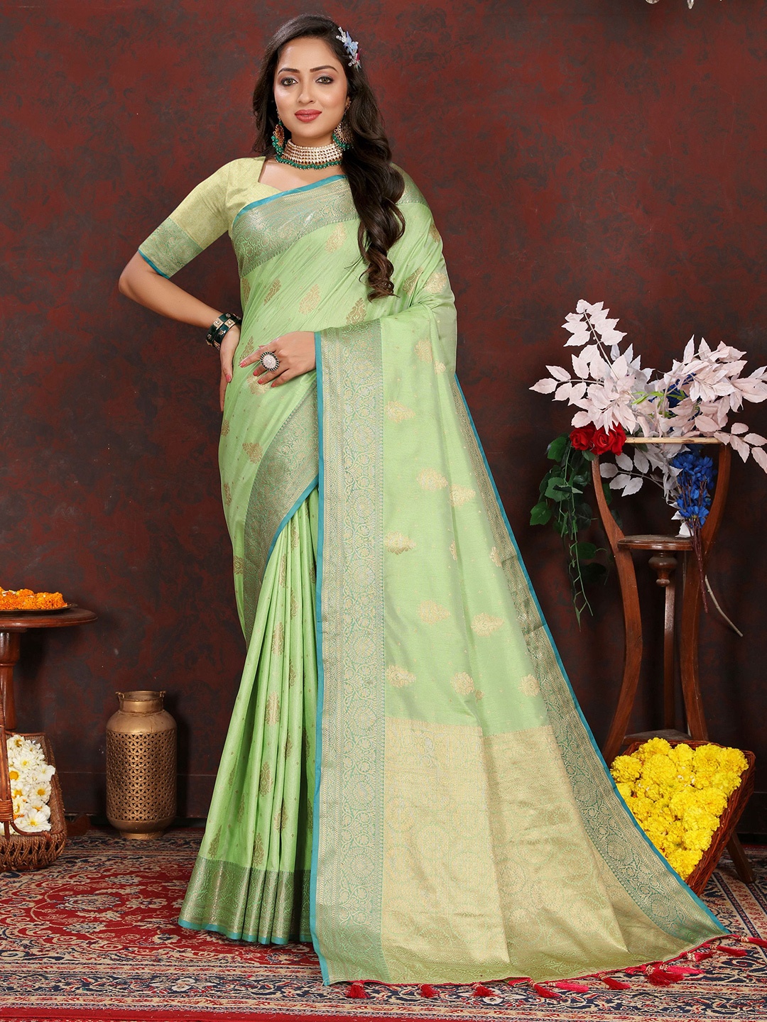 

DIVASTRI Ethnic Motifs Woven Design Zari Banarasi Saree, Green