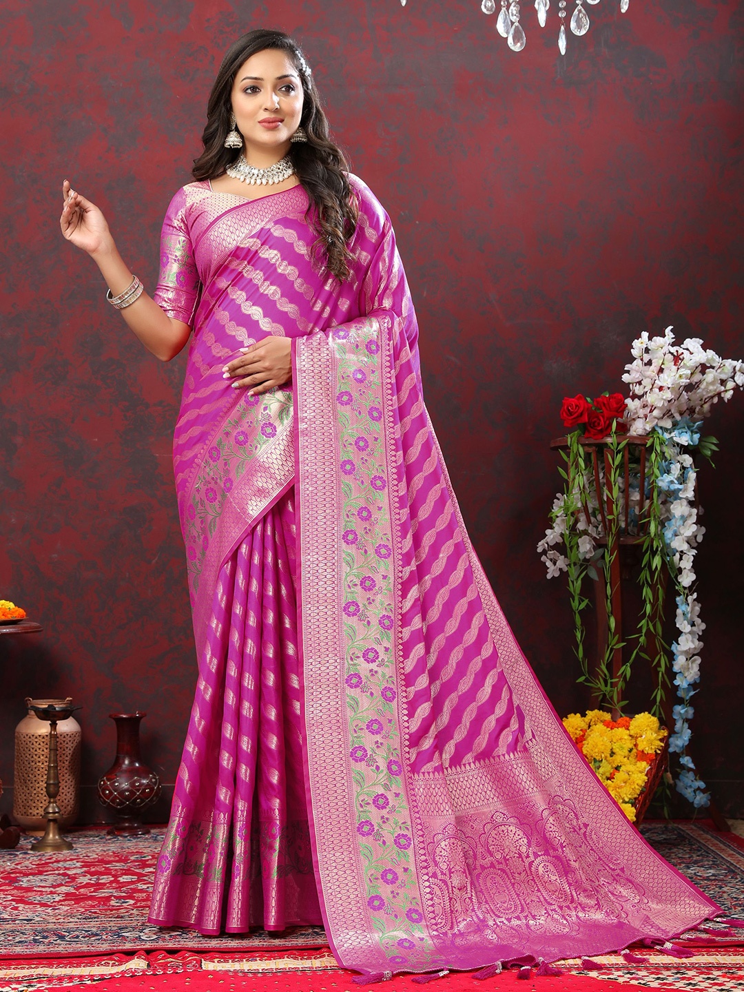 

DIVASTRI Ethnic Motifs Woven Design Zari Banarasi Saree, Purple