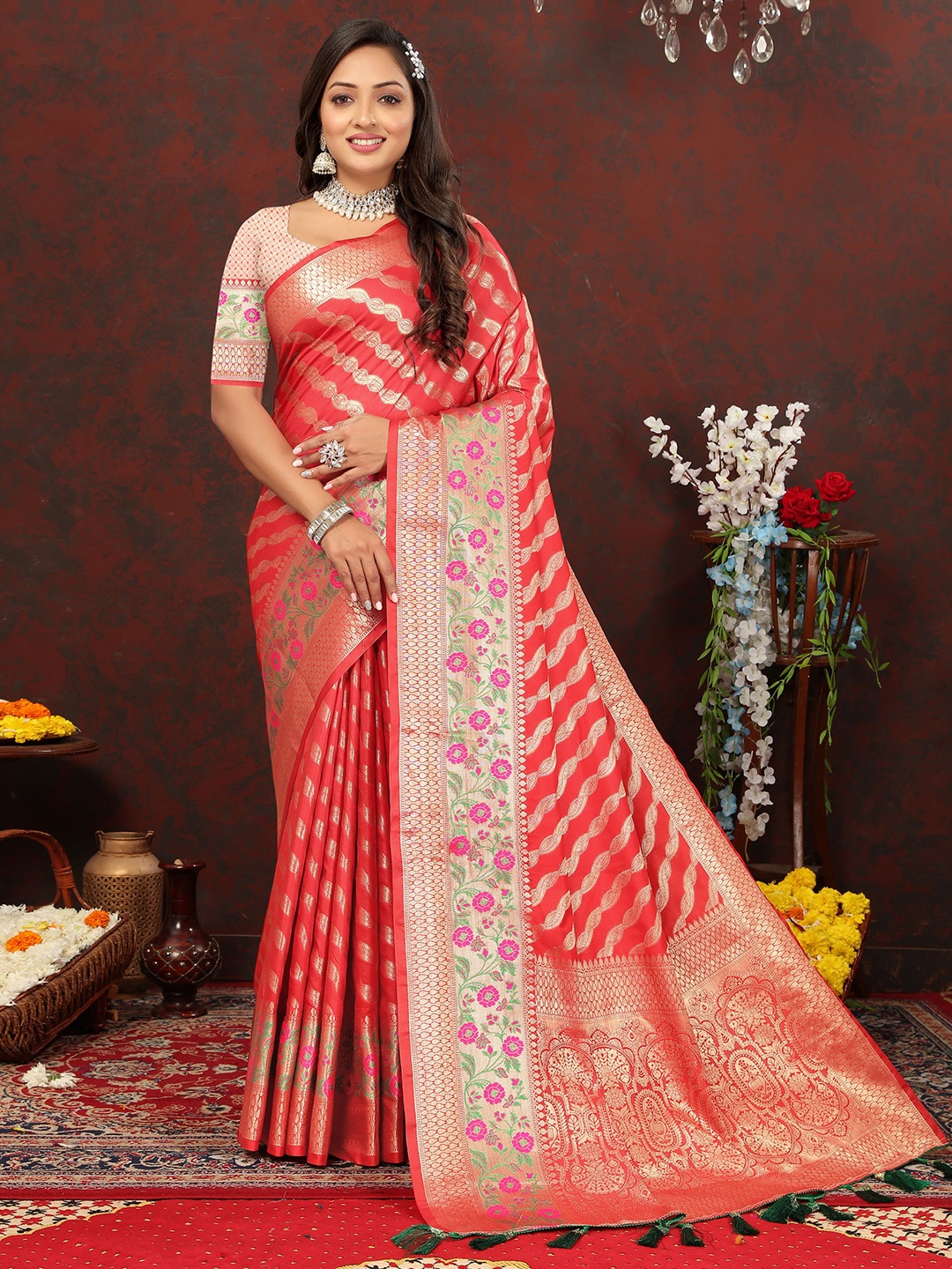 

DIVASTRI Ethnic Motifs Woven Design Zari Banarasi Saree, Red