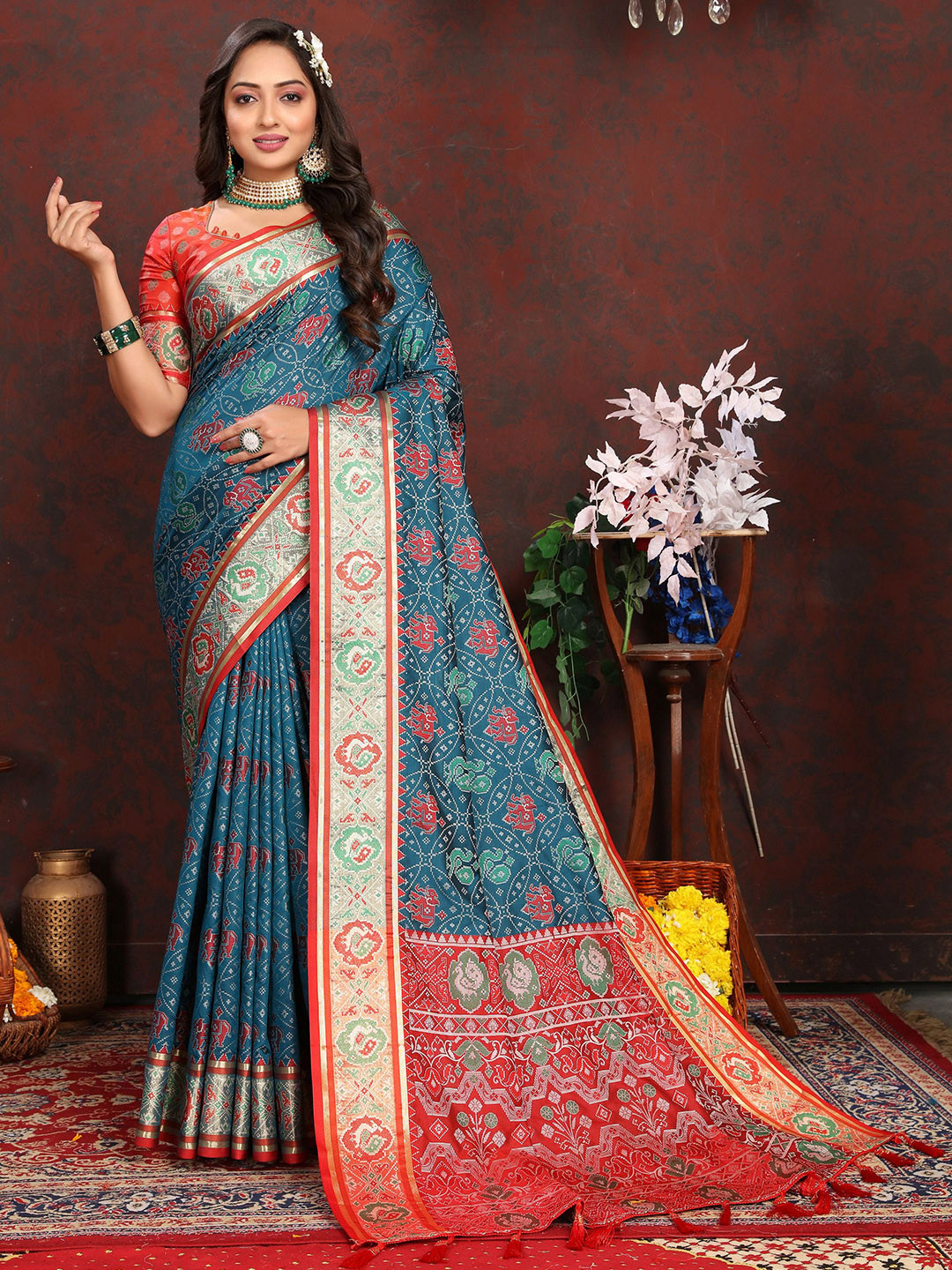

DIVASTRI Ethnic Motifs Woven Design Zari Patola Saree, Navy blue