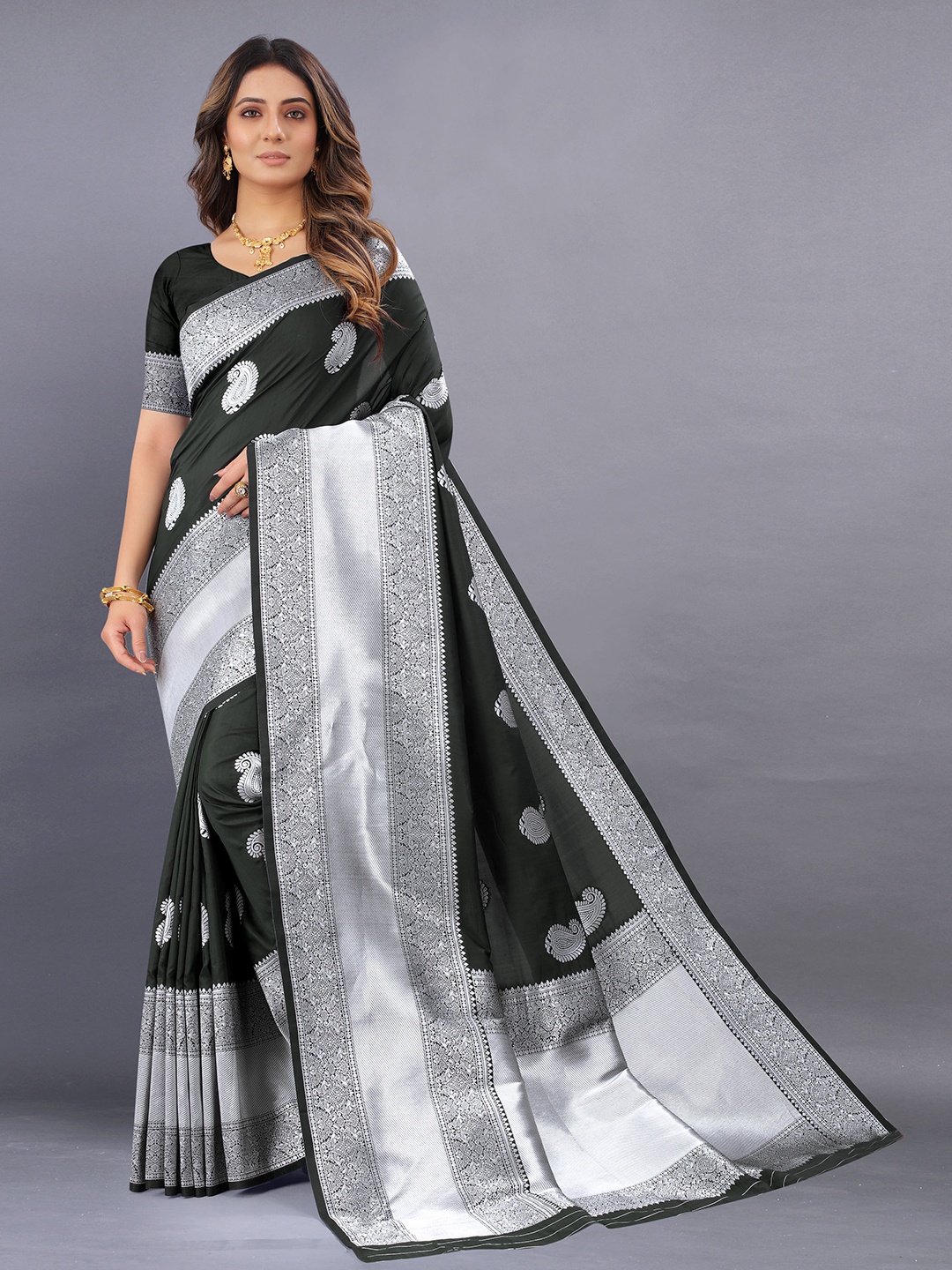 

DIVASTRI Ethnic Motifs Woven Design Zari Banarasi Saree, Black