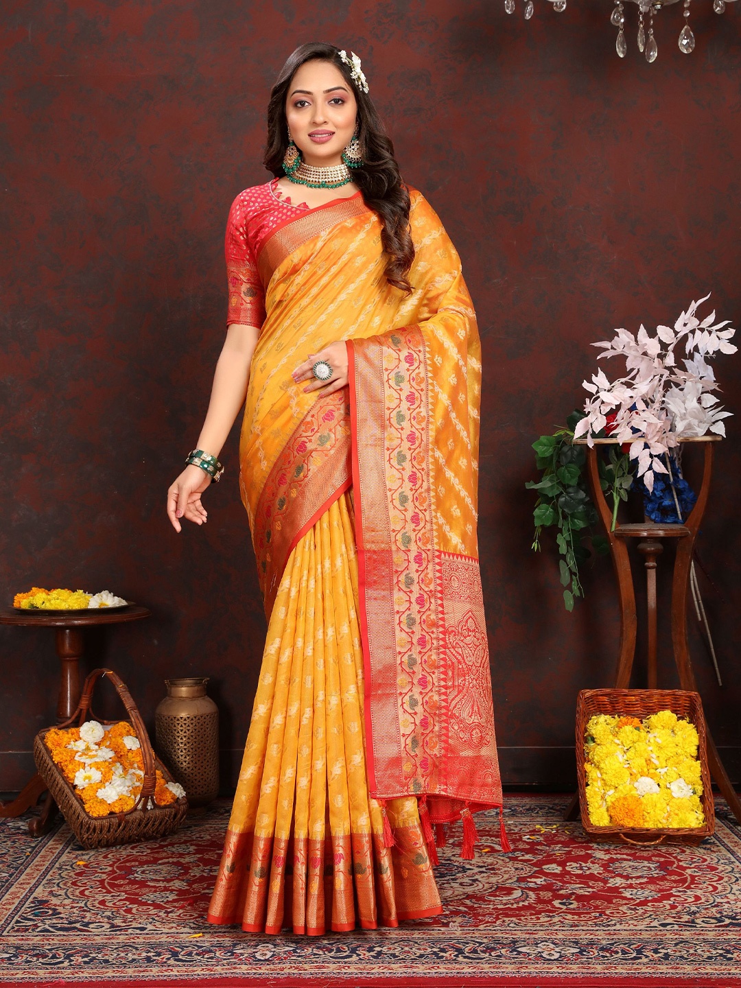 

DIVASTRI Ethnic Motifs Woven Design Zari Banarasi Saree, Yellow