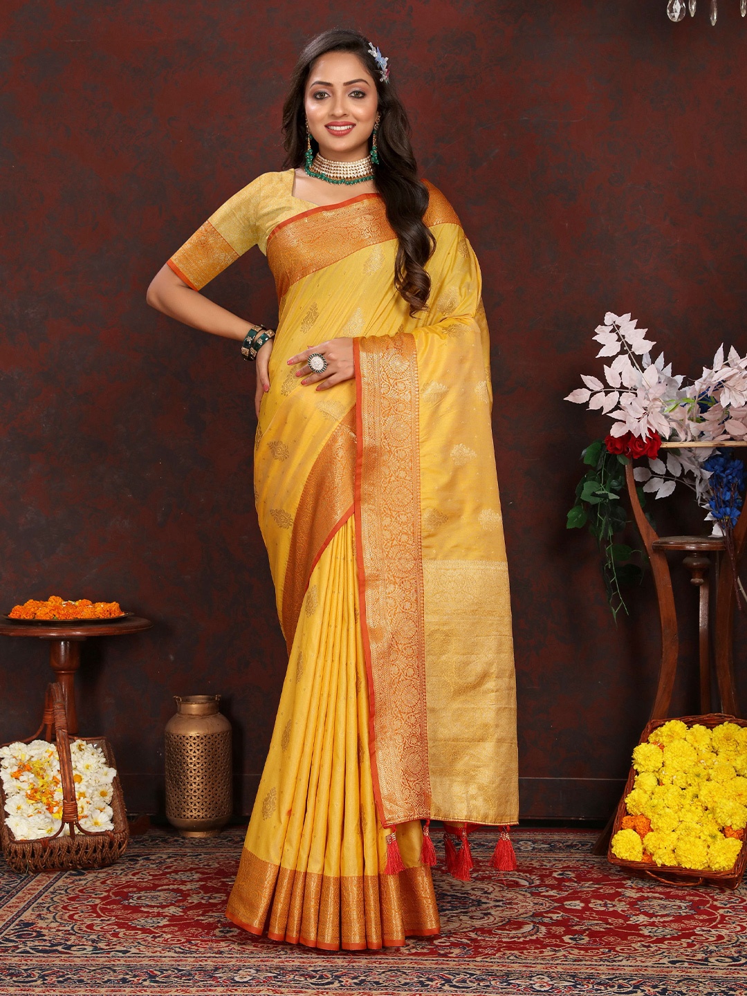 

DIVASTRI Ethnic Motifs Woven Design Zari Banarasi Saree, Yellow