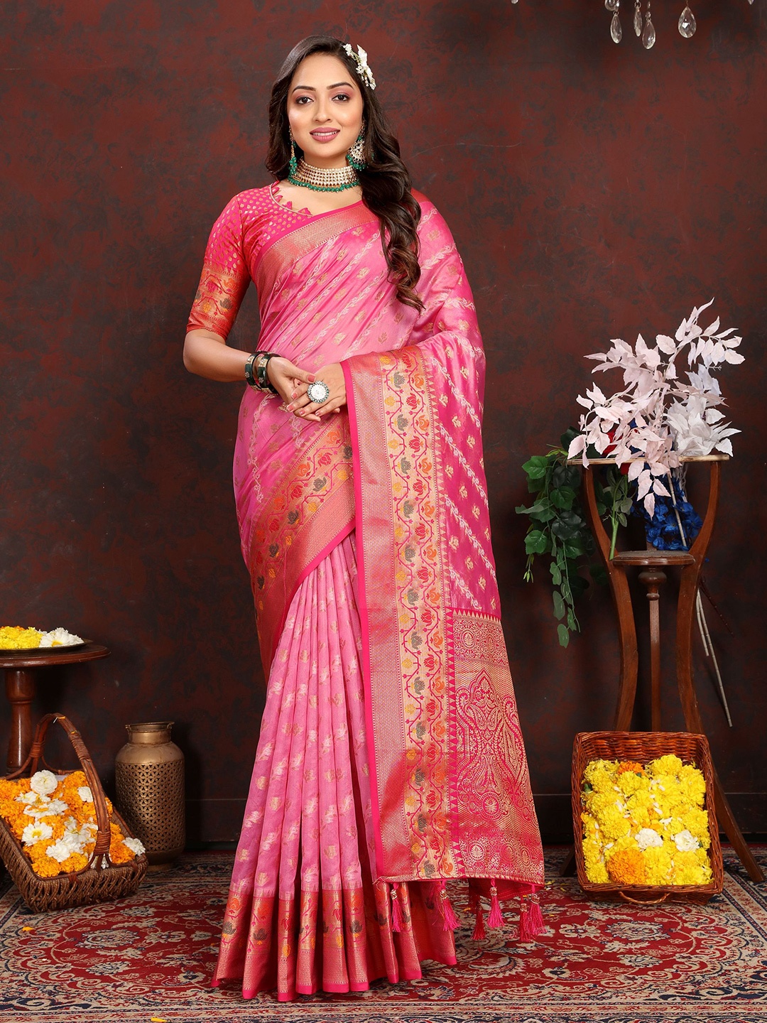 

DIVASTRI Ethnic Motifs Woven Design Zari Banarasi Saree, Pink