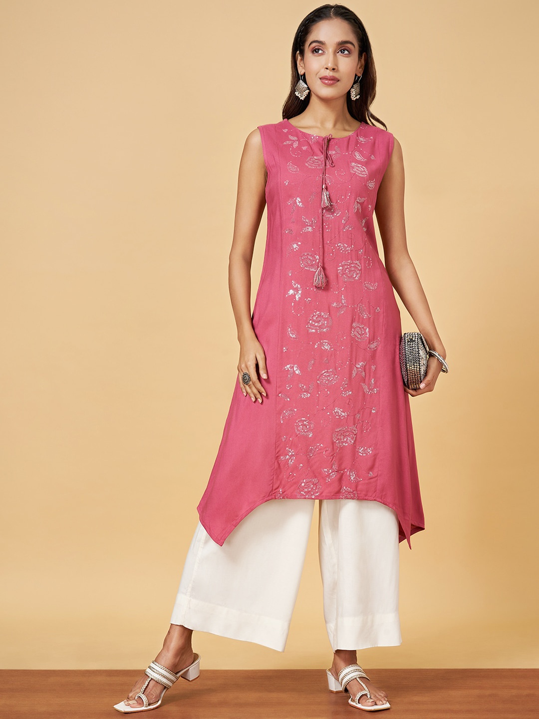 

YU by Pantaloons Paisley Yoke Design Thread Work Kurta, Magenta