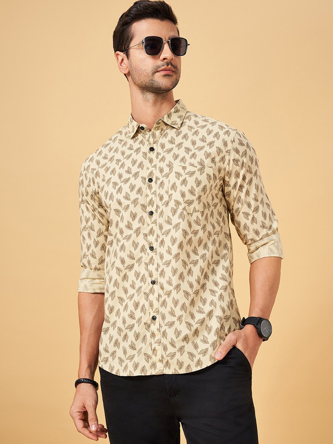 

BYFORD by Pantaloons Slim Fit Conversational Printed Cotton Casual Shirt, Khaki