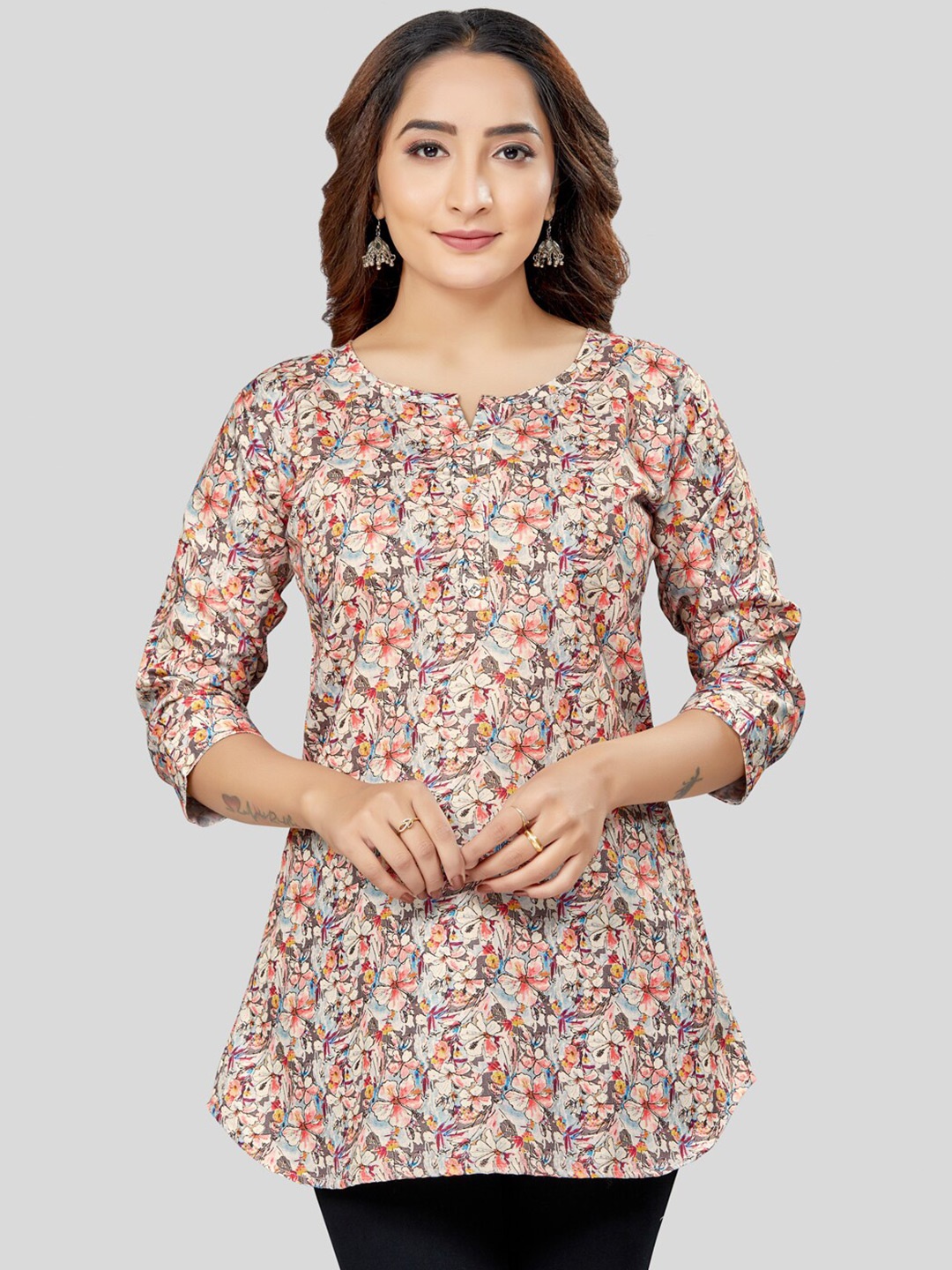 

Saree Swarg Round Neck Floral Printed Kurti, Cream