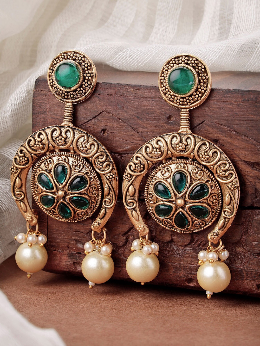 

KARATCART Gold Plated Kundan Stone Studded Kundan Jhumki Earrings