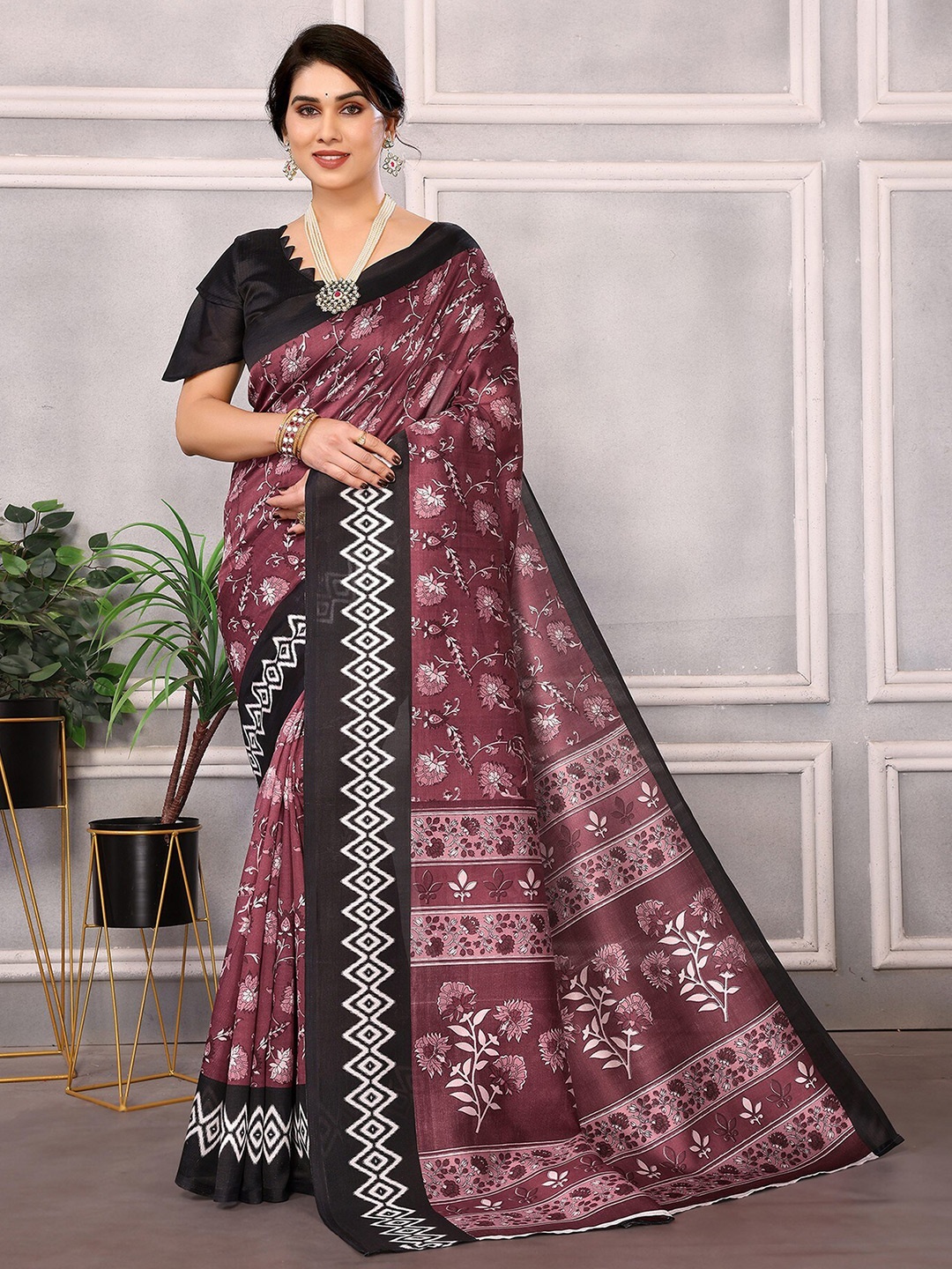 

KALINI Ethnic Motifs Printed Saree, Black