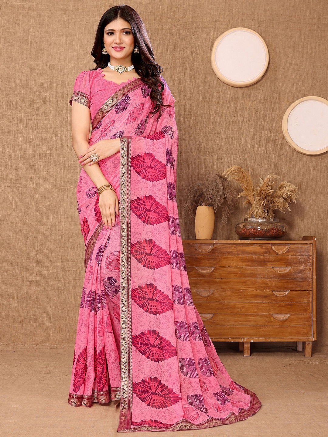 

KALINI Geometric Printed Saree, Pink