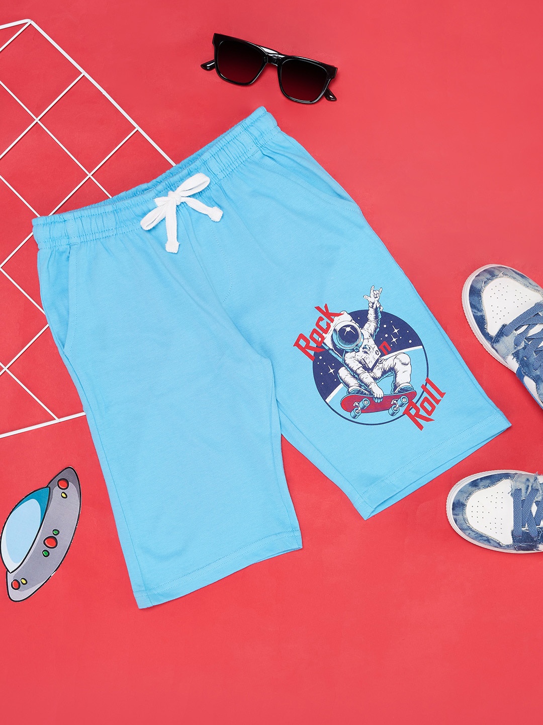 

Pantaloons Junior Boys Graphic Printed High-Rise Cotton Regular Shorts, Turquoise blue