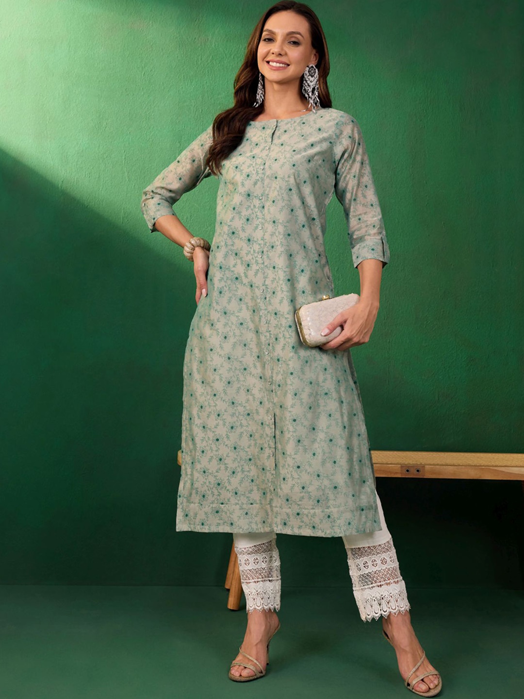 

Sangria Floral Printed Round Neck Straight Kurta, Green