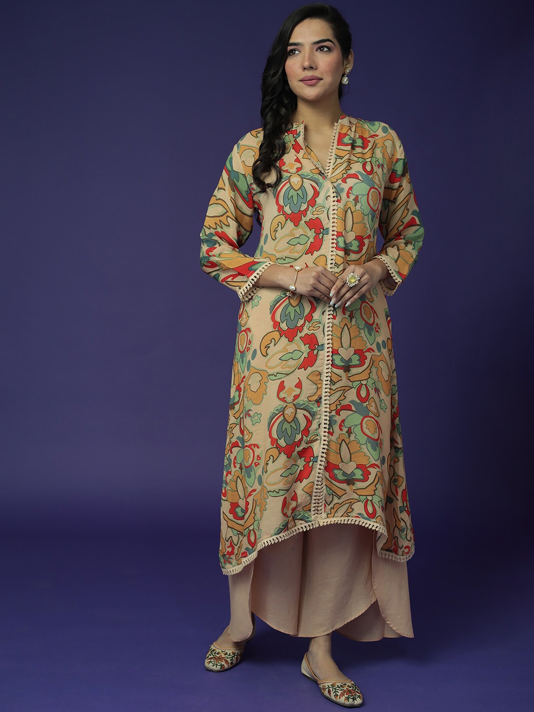 

ZARI Floral Printed Mandarin Collar High-Low Straight Kurta With Palazzos, Cream