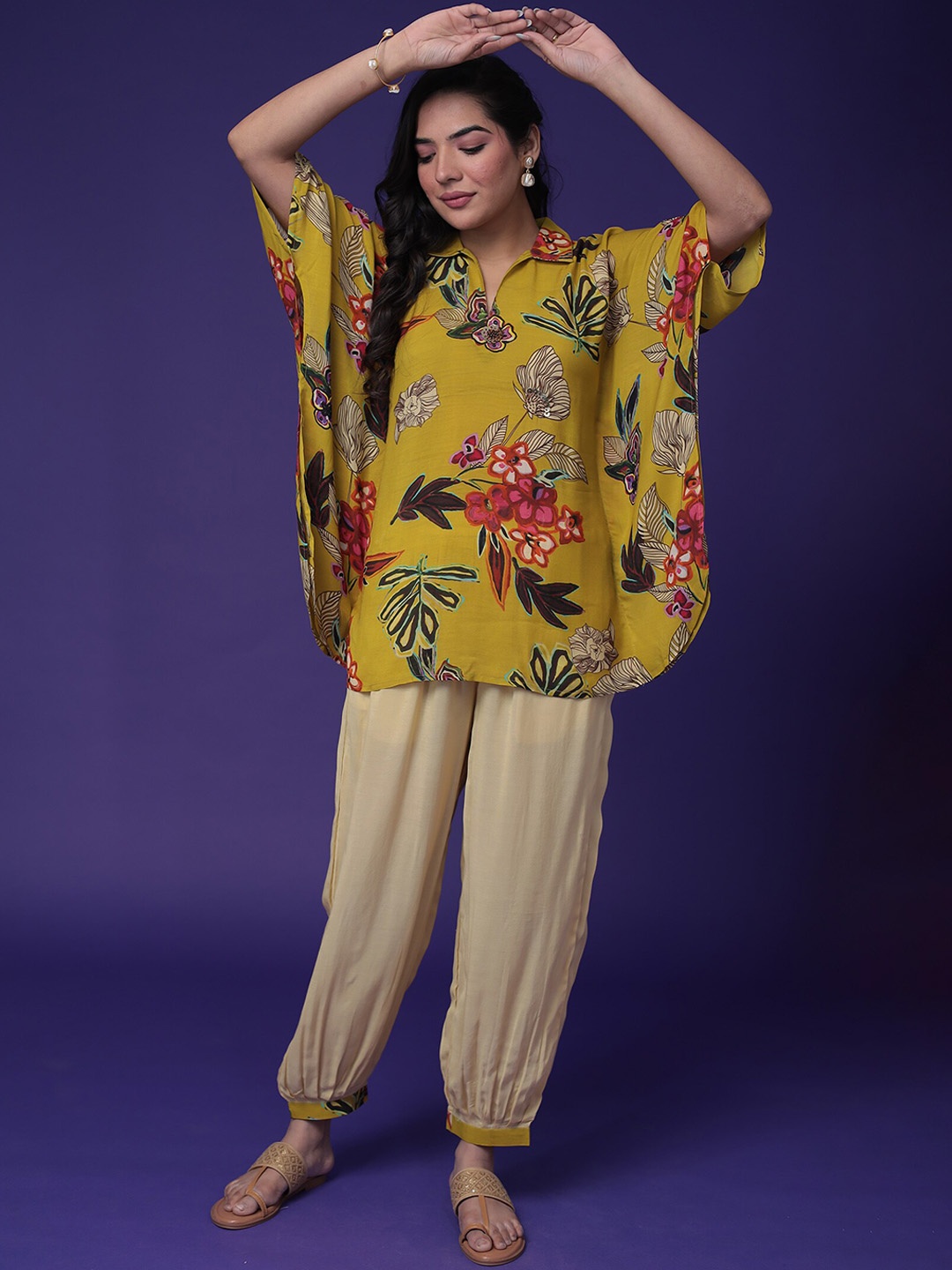 

ZARI Floral Printed Shirt Collar Flared Sleeves Kaftan Kurti With Trousers, Green